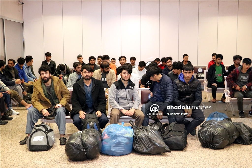 استرداد 272 مهاجر غیرقانونی افغانستانی به کشورشان 