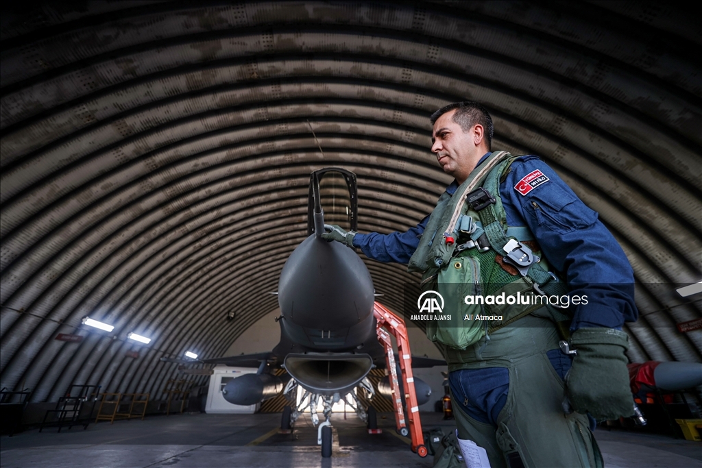 Gündüz "kartal" gece "yarasa" F-16'lar, her şartta göreve hazır