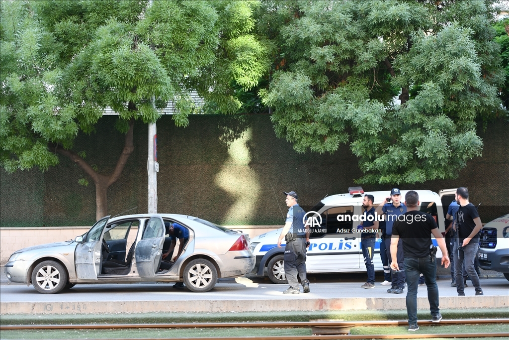 Gaziantep Emniyet Müdürlüğü önünde bir kişi vurularak etkisiz hale getirildi