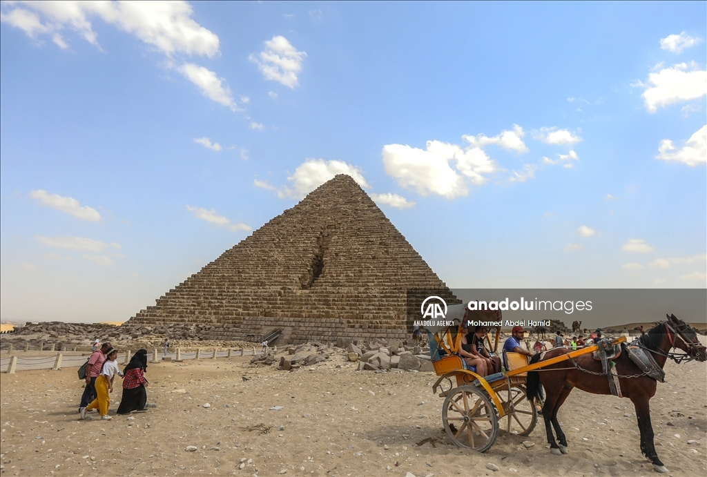 مصر.. لا تزال أهرامات الجيزة "لغزا" منذ قرون يجذب اهتمام العالم