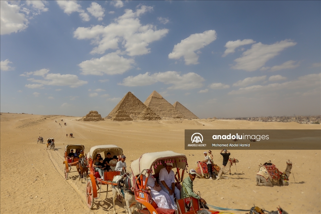 مصر.. لا تزال أهرامات الجيزة "لغزا" منذ قرون يجذب اهتمام العالم
