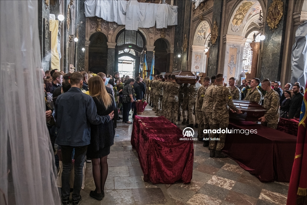 Hayatını kaybeden Ukrayna askerleri için Lviv’de cenaze töreni düzenlendi