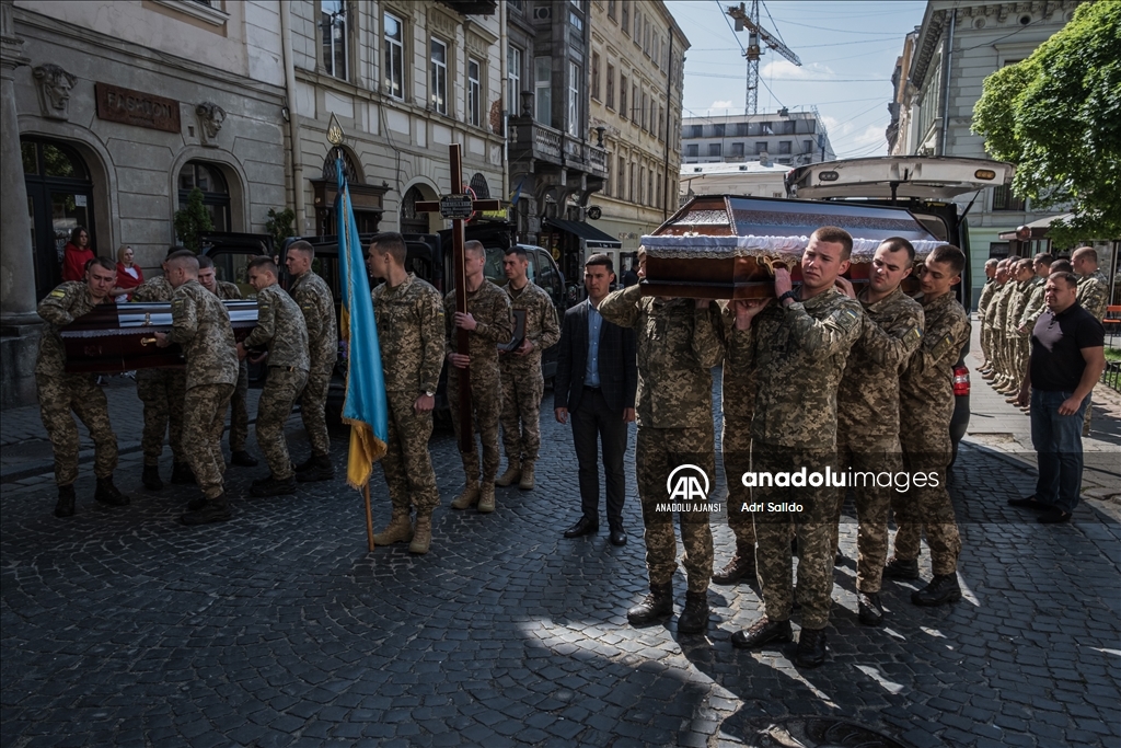 Hayatını kaybeden Ukrayna askerleri için Lviv’de cenaze töreni düzenlendi