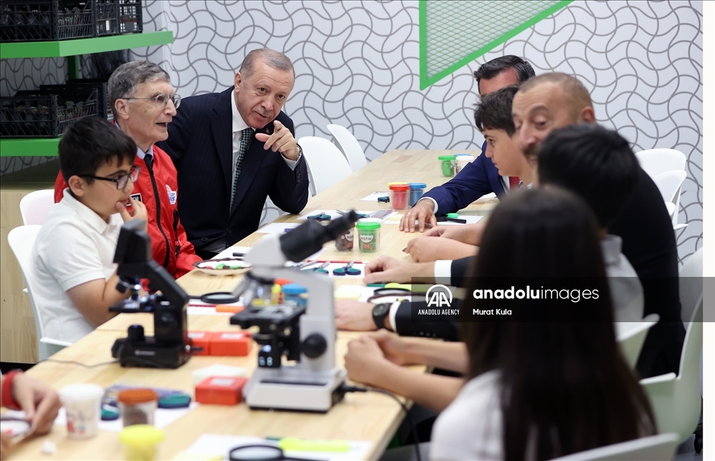 علييف وأردوغان يفتتحان مركزي "العلم" و"الخدمة" في باكو