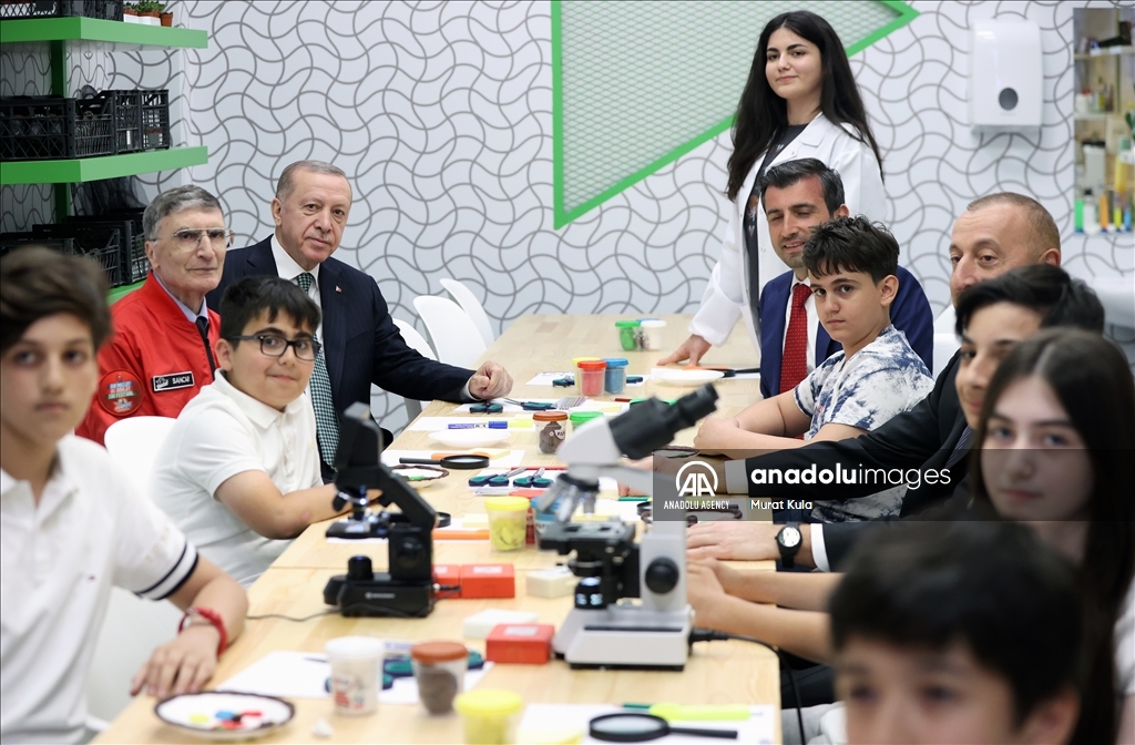 علييف وأردوغان يفتتحان مركزي "العلم" و"الخدمة" في باكو
