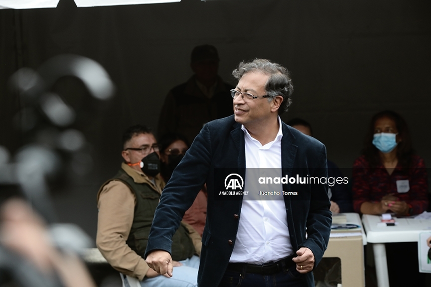 El candidato presidencial Gustavo Petro depositó su voto en medio de las elecciones presidenciales de Colombia