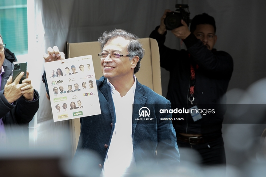 El candidato presidencial Gustavo Petro depositó su voto en medio de las elecciones presidenciales de Colombia