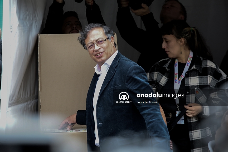 El candidato presidencial Gustavo Petro depositó su voto en medio de las elecciones presidenciales de Colombia