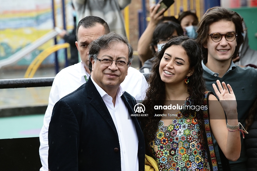 El candidato presidencial Gustavo Petro depositó su voto en medio de las elecciones presidenciales de Colombia