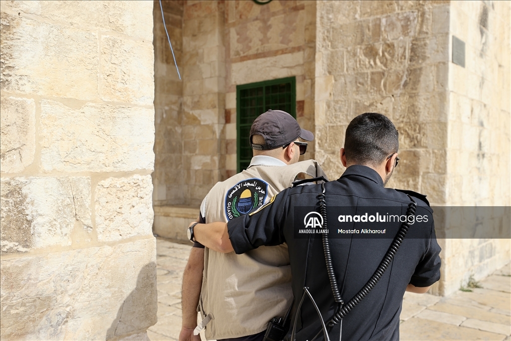 İsrailli aşırı sağcı milletvekili Ben-Gvir, polis eşliğinde Mescid-i Aksa'ya baskın düzenledi
