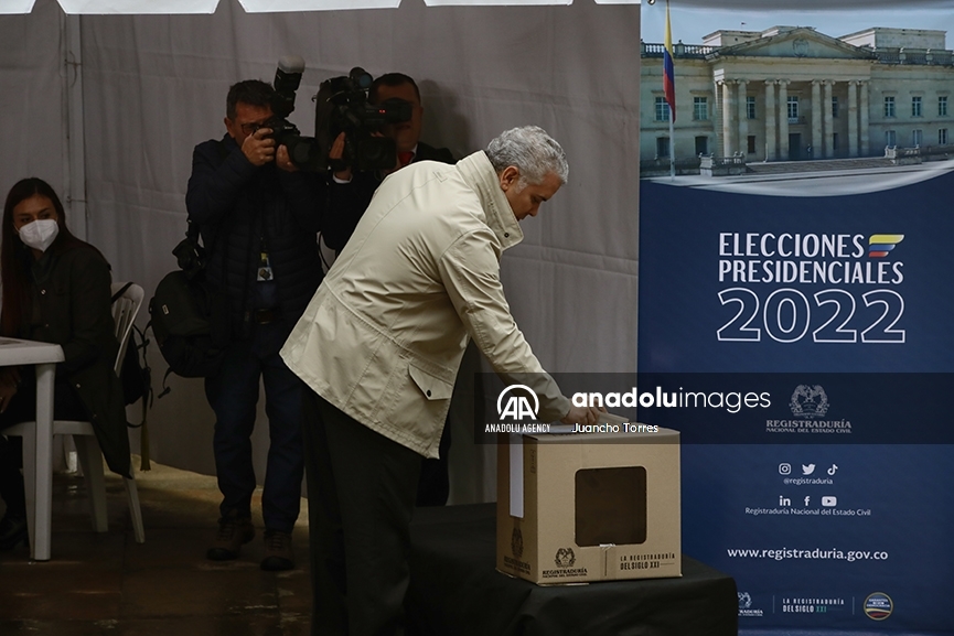 El presidente de Colombia, Iván Duque Márquez, depositó su voto y habló ante los medios en las elecciones presidenciales 2022