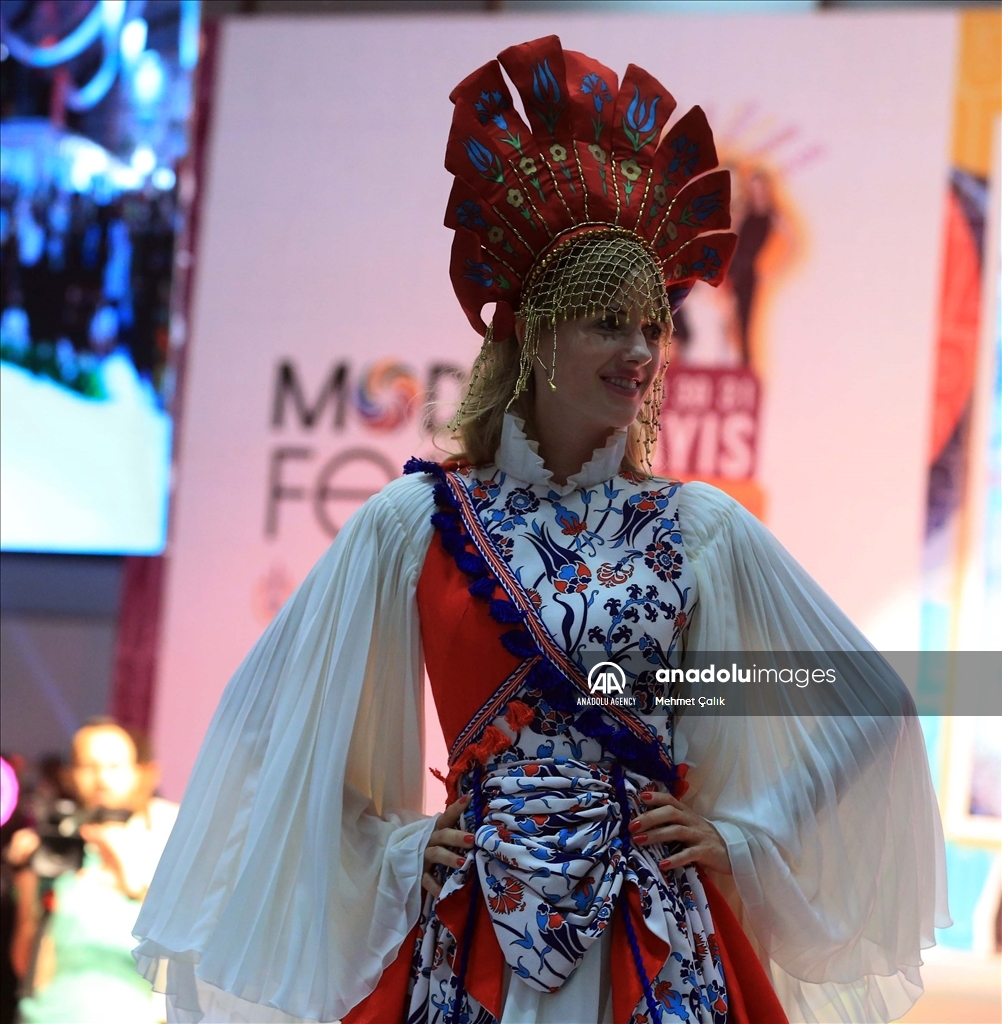 На западе Турции проходит фестиваль моды Modafest