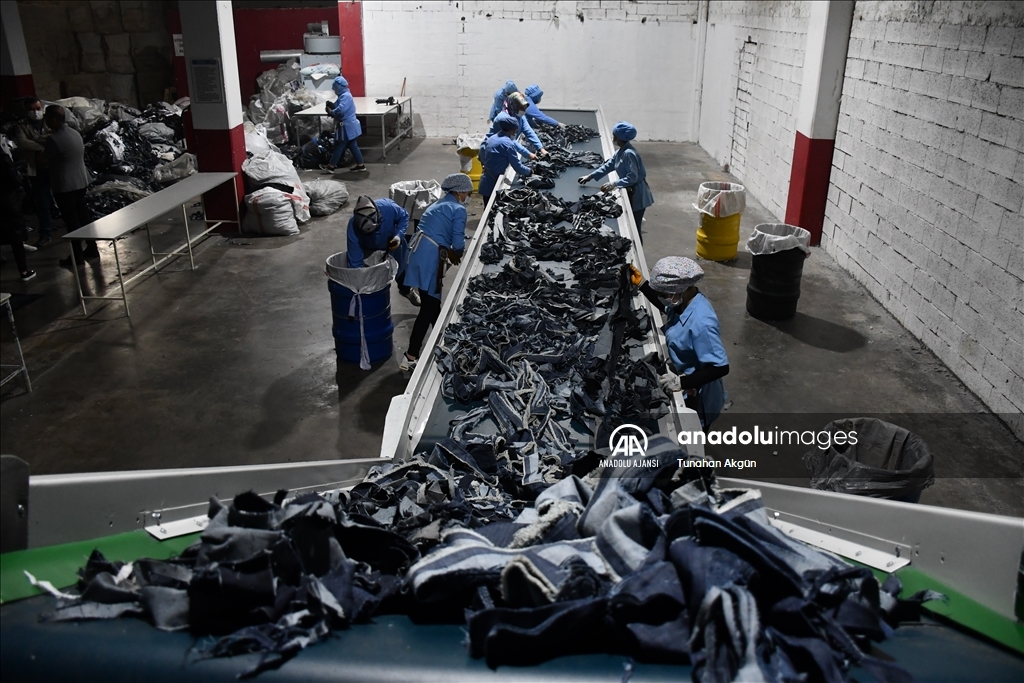 Tekstil atıkları önce ham maddeye sonra ürüne dönüştürülüyor