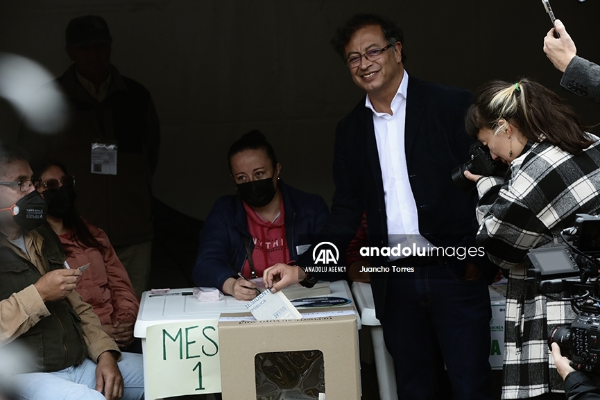 El candidato presidencial Gustavo Petro depositó su voto en medio de las elecciones presidenciales de Colombia
