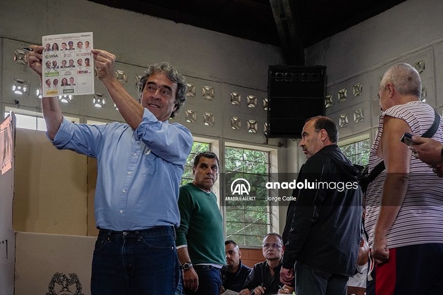El candidato Sergio Fajardo depositó su voto en Medellín, sin embargo no logró pasar a la segunda vuelta de las elecciones presidenciales