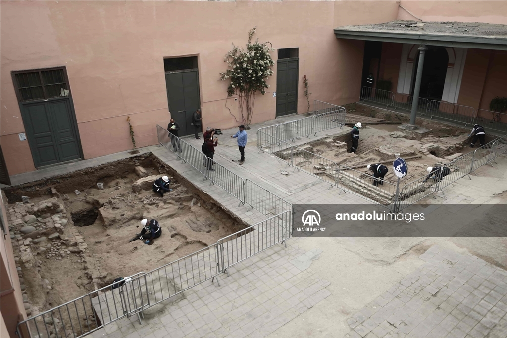 Arqueólogos encuentran en Lima, Perú, restos humanos que datan de la época colonial 1