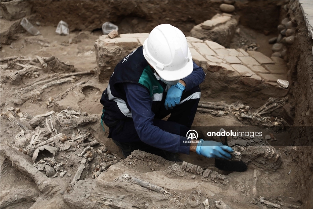 Arqueólogos encuentran en Lima, Perú, restos humanos que datan de la época colonial 2