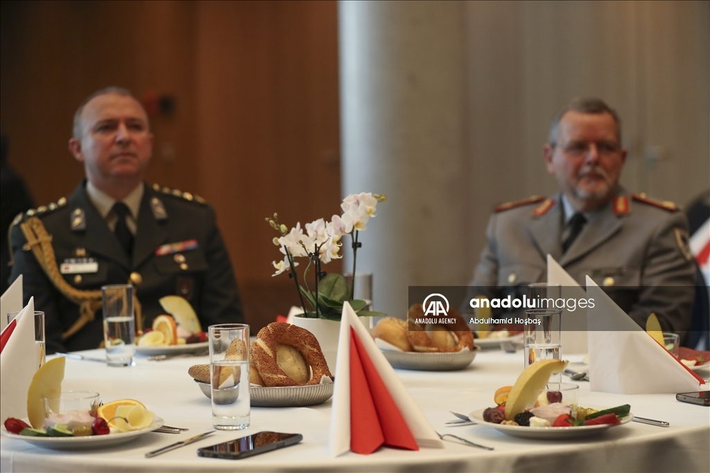В Берлине рассказали о традициях завтрака в Турции