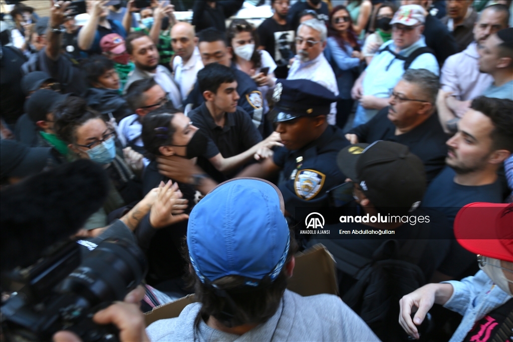 Kürtaj hakkını savunanlar ve kürtaj karşıtları New York'taki gösteride karşı karşıya geldi