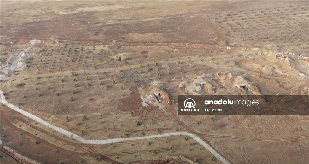 Terör örgütü YPG/PKK, Tel Rıfat ve çevre köylerde tünel kazıp silah saklıyor
