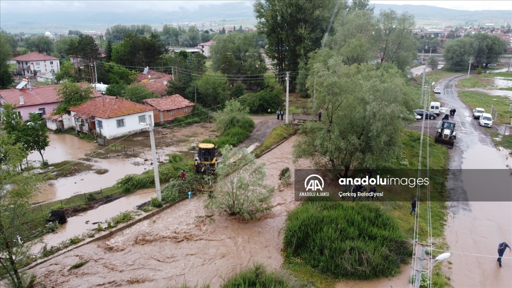 Çerkeş ilçesinde sağanak hayatı olumsuz etkiledi