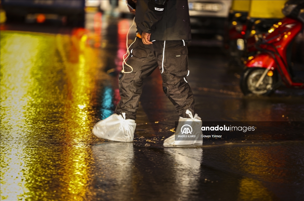 Ankara'da sağanak akşam saatlerinde yeniden etkili oldu