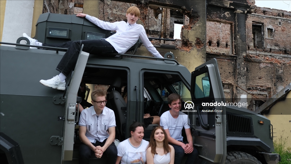 Savaşın gölgesinde Ukrayna'da mezuniyet töreni