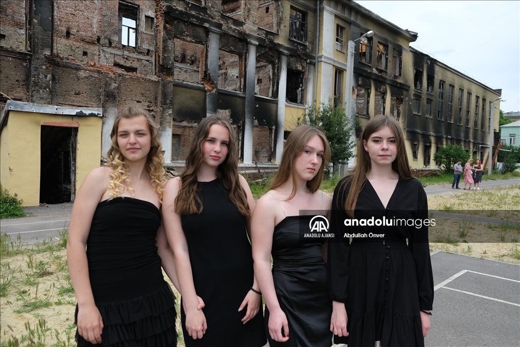 Savaşın gölgesinde Ukrayna'da mezuniyet töreni