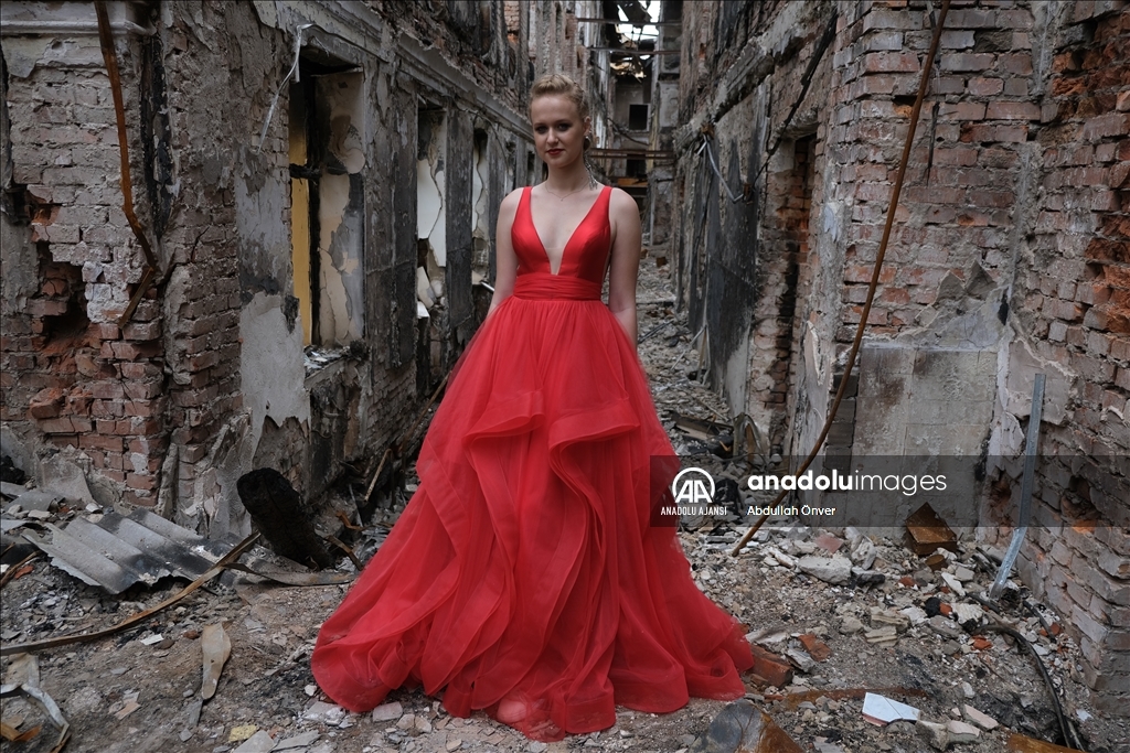 Savaşın gölgesinde Ukrayna'da mezuniyet töreni