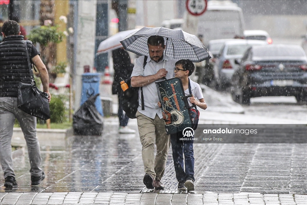 Başkentte sağanak etkili oldu