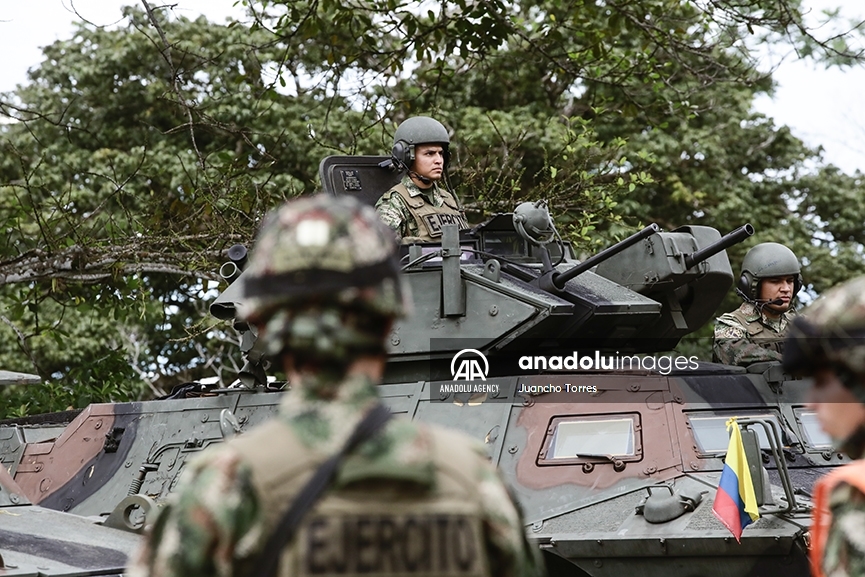 Miembros del Ejército colombiano realizan retenes en medio de la temporada electoral en San Vicente del Caguán, Caquetá