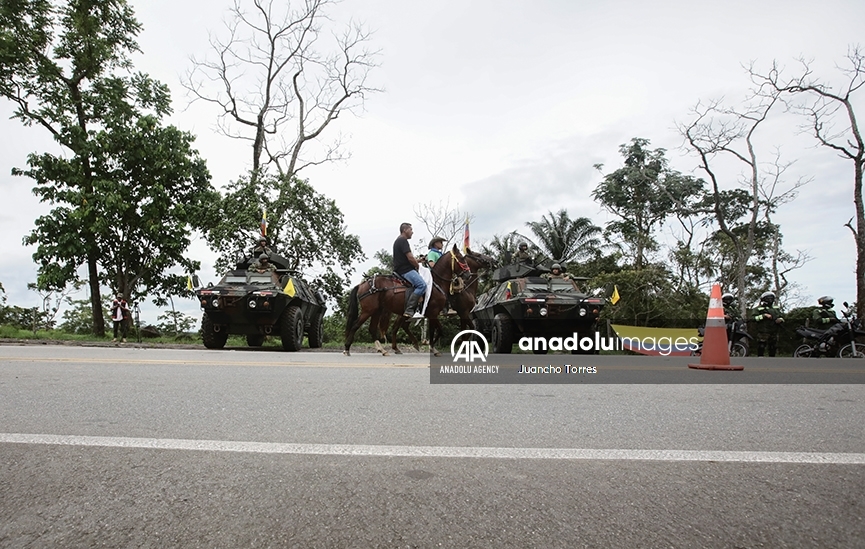 Miembros del Ejército colombiano realizan retenes en medio de la temporada electoral en San Vicente del Caguán, Caquetá