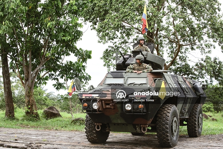 Miembros del Ejército colombiano realizan retenes en medio de la temporada electoral en San Vicente del Caguán, Caquetá