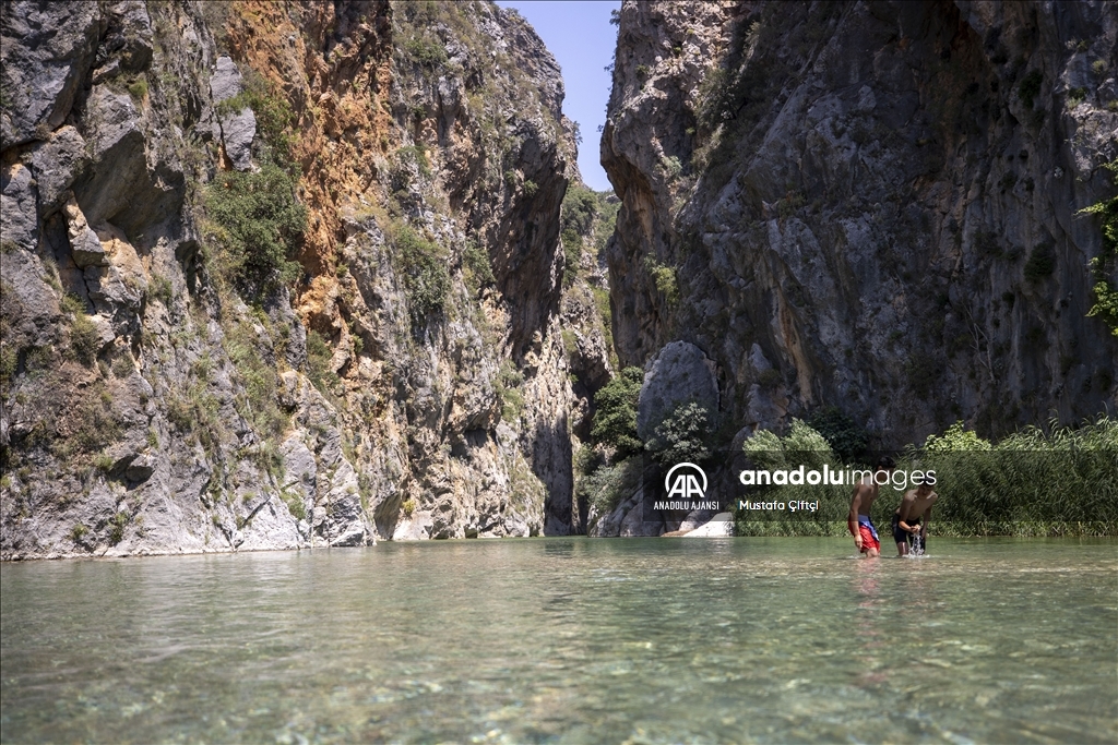 Antalya'daki Kapuz Kanyonu ve Aktur Park, özellikle tatilcilerin gözde mekanları arasında