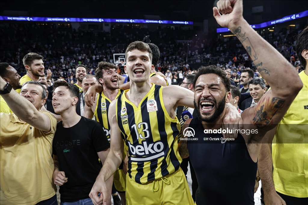 Fenerbahçe Beko, Basketbol Süper Ligi'nde 4 yıl sonra şampiyonluğa ulaştı