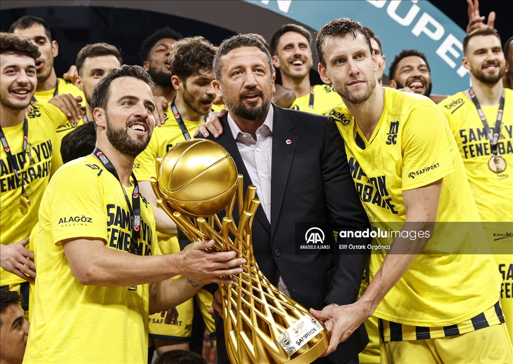 Fenerbahçe Beko, Basketbol Süper Ligi'nde 4 yıl sonra şampiyonluğa ulaştı