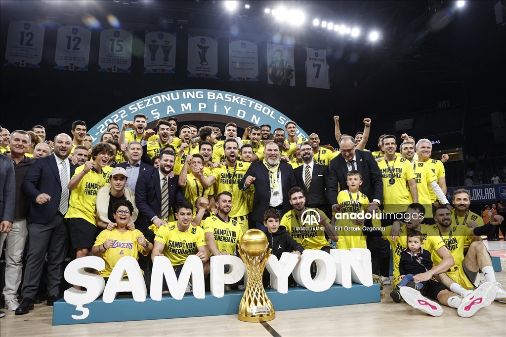 Fenerbahçe Beko, Basketbol Süper Ligi'nde 4 yıl sonra şampiyonluğa ulaştı