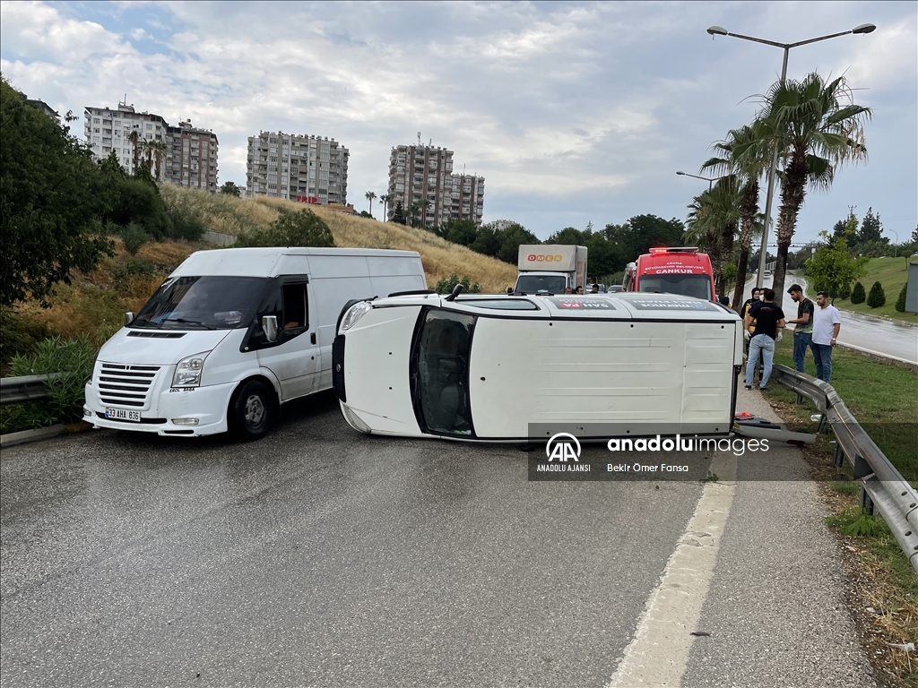 Adana'da sağanak hayatı olumsuz etkiledi