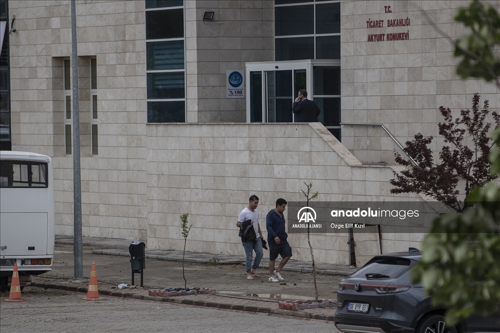 Selde zarar gören Akyurt'taki temizlik ve tahliye çalışmaları sürüyor