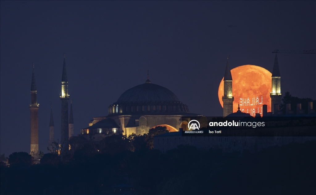 İstanbul'da "Süper Ay"