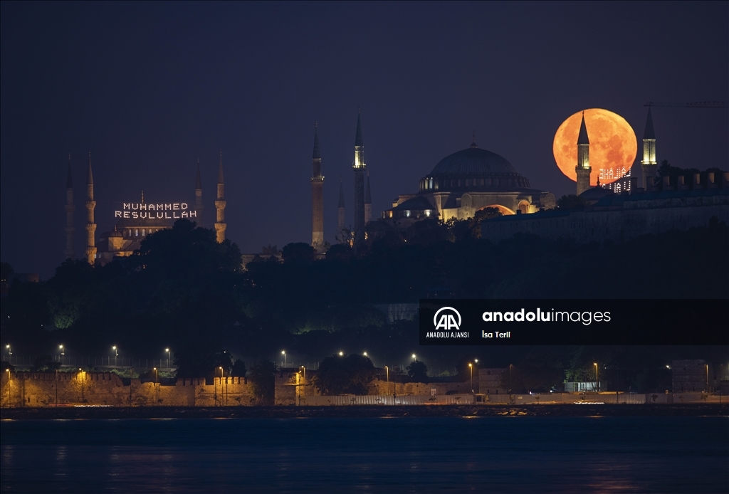 İstanbul'da "Süper Ay"