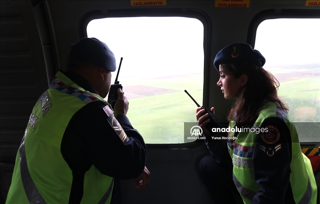 Erzurum'da jandarmadan helikopterli bayram trafiği denetimi