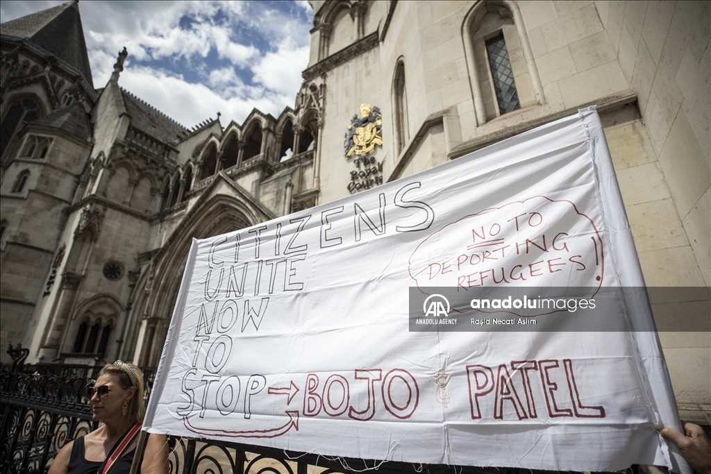 Protes di London menentang pemindahan pencari suaka ke Rwanda