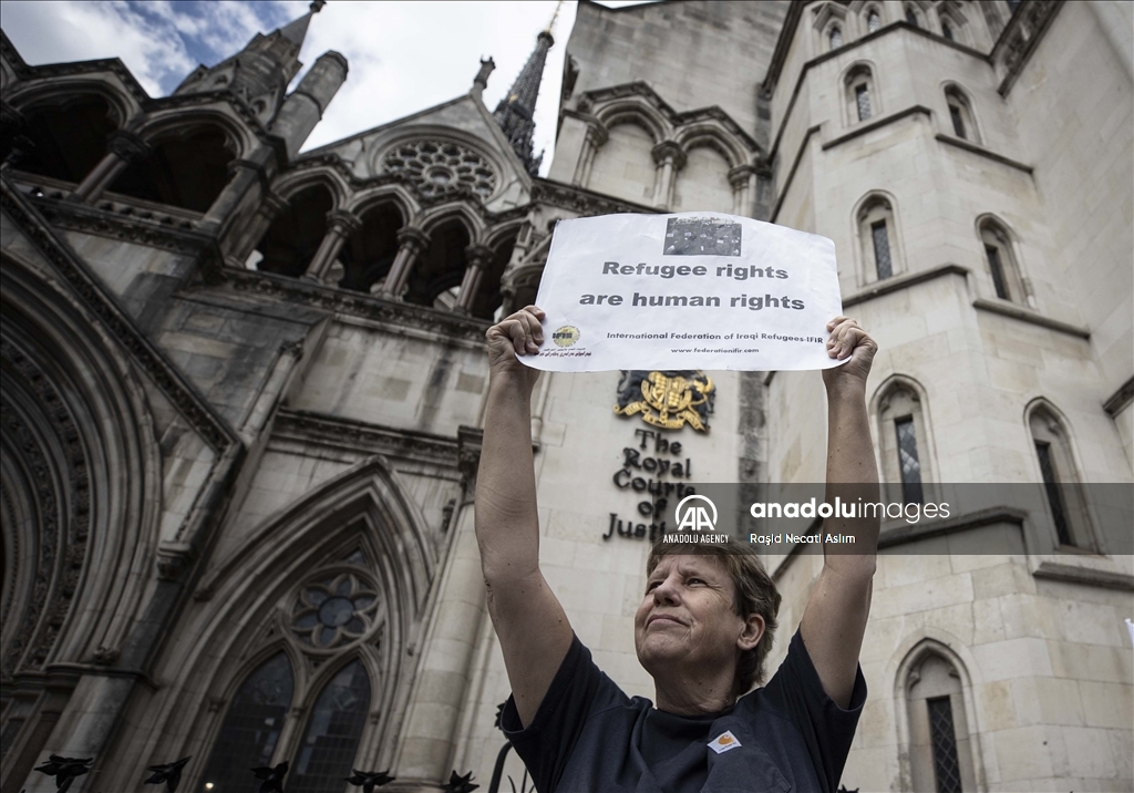 Protes di London menentang pemindahan pencari suaka ke Rwanda
