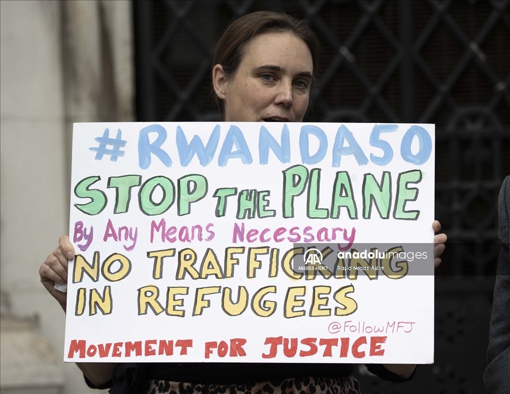Protes di London menentang pemindahan pencari suaka ke Rwanda