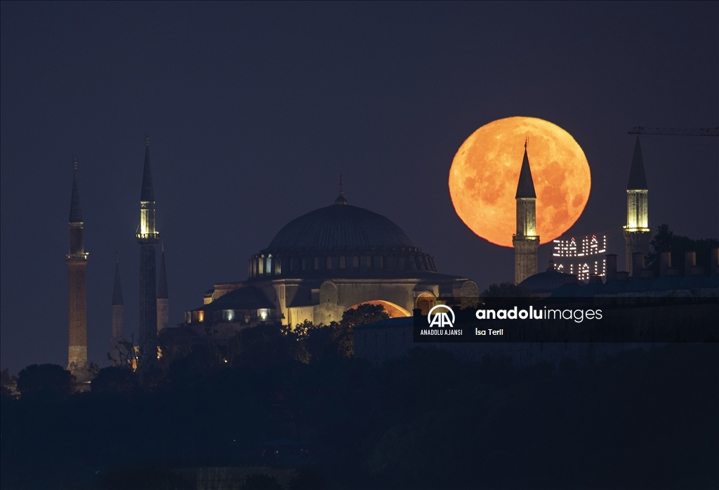 İstanbul'da "Süper Ay"