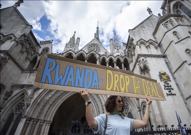 Protes di London menentang rencana pemindahan pencari suaka ke Rwanda