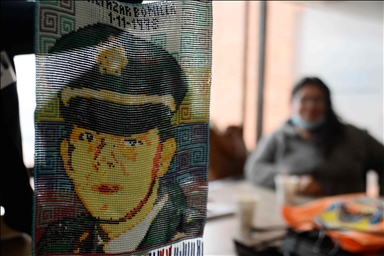 Las mujeres que tejen los rostros de sus familiares muertos en medio del conflicto en Colombia