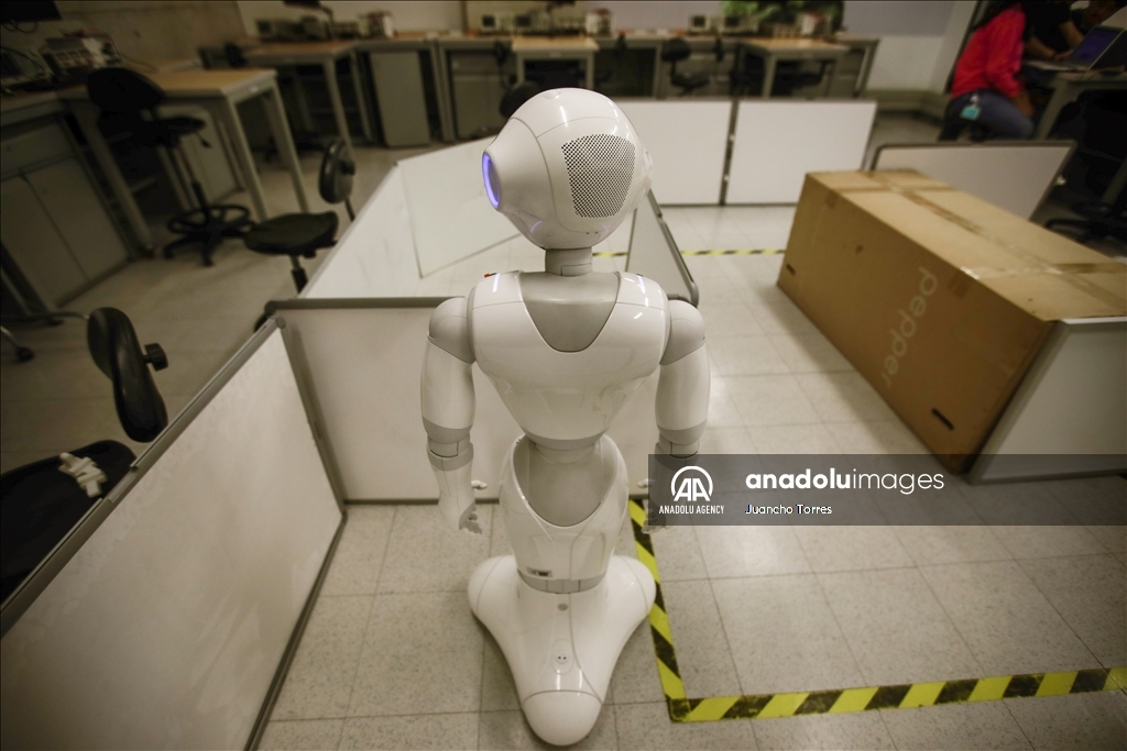 Nova, a humanoid robot programmed by students in Colombia