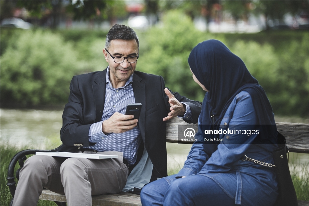 طبيب تركي يلتقي مريضته البوسنية بعد 27 عاما